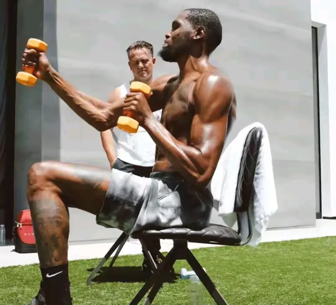 影随形, 他们交易来