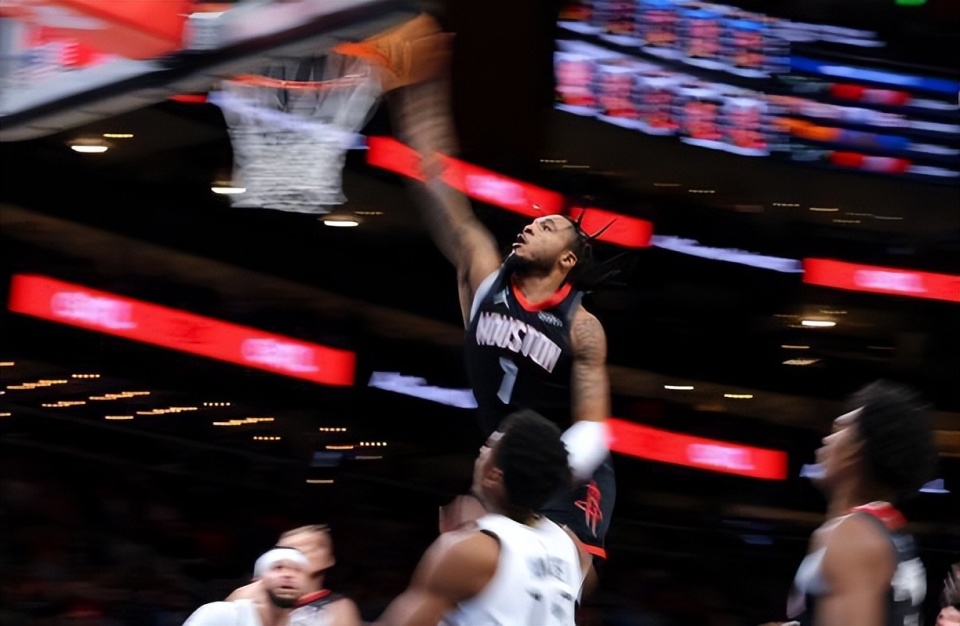 次犯规, 因此这这也 次犯规, 因此这这也