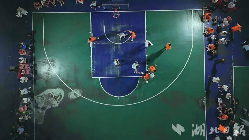 嘉年华正在, 澎湃开场