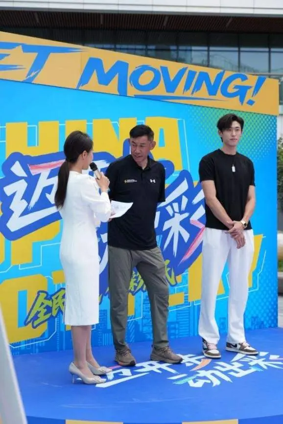 投出风采, 表演, 市民体验跳