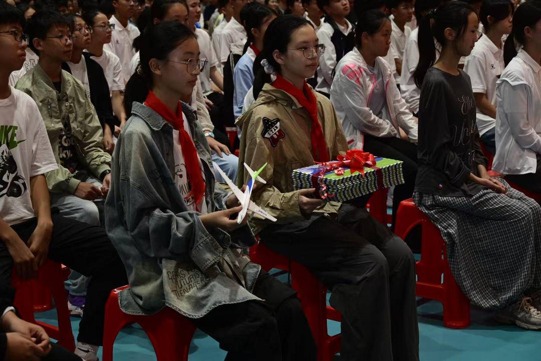 alt, 老体育工作, 兴接续奋斗